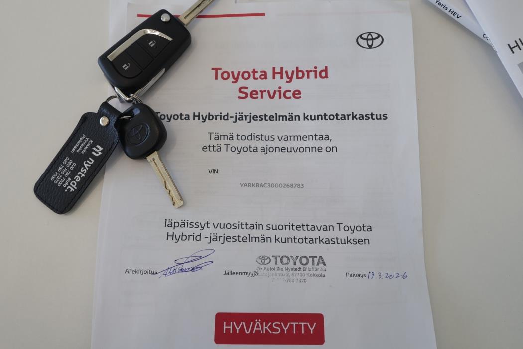 TOYOTA Yaris 2025