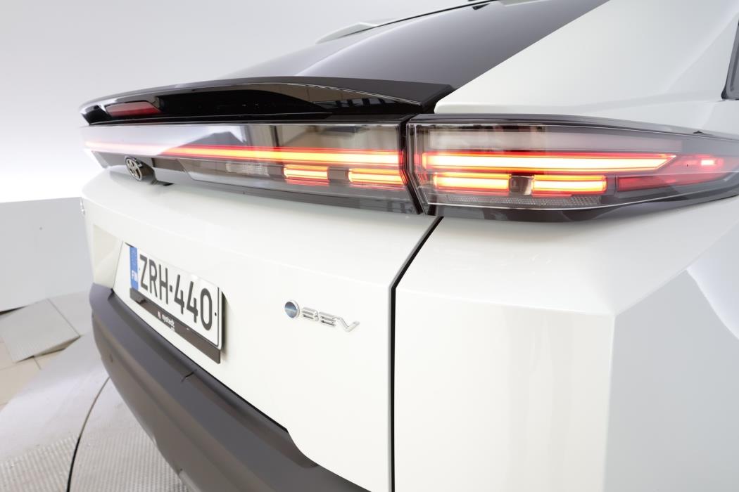 TOYOTA C-HR+ 2026