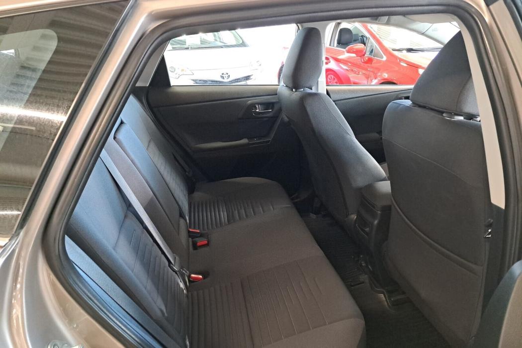 TOYOTA Auris 2015