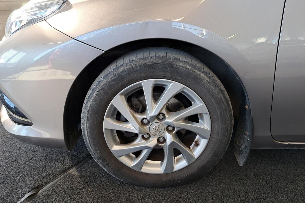 TOYOTA Auris 2015