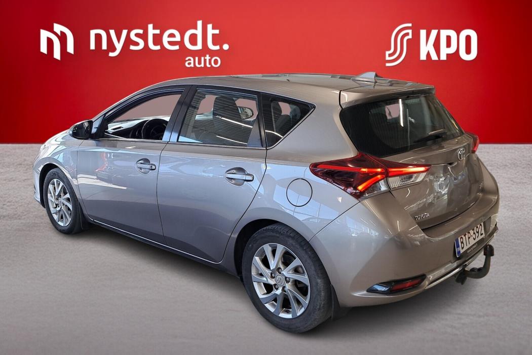 TOYOTA Auris 2015