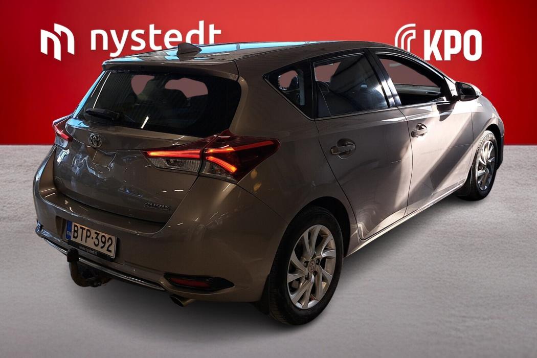 TOYOTA Auris 2015
