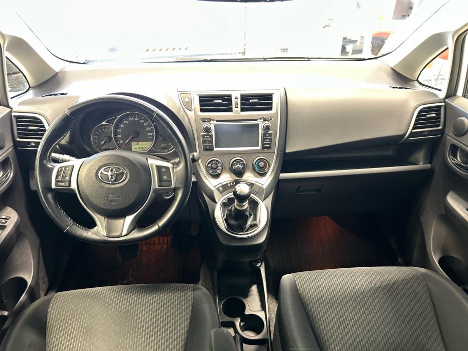 TOYOTA Verso-S 2012
