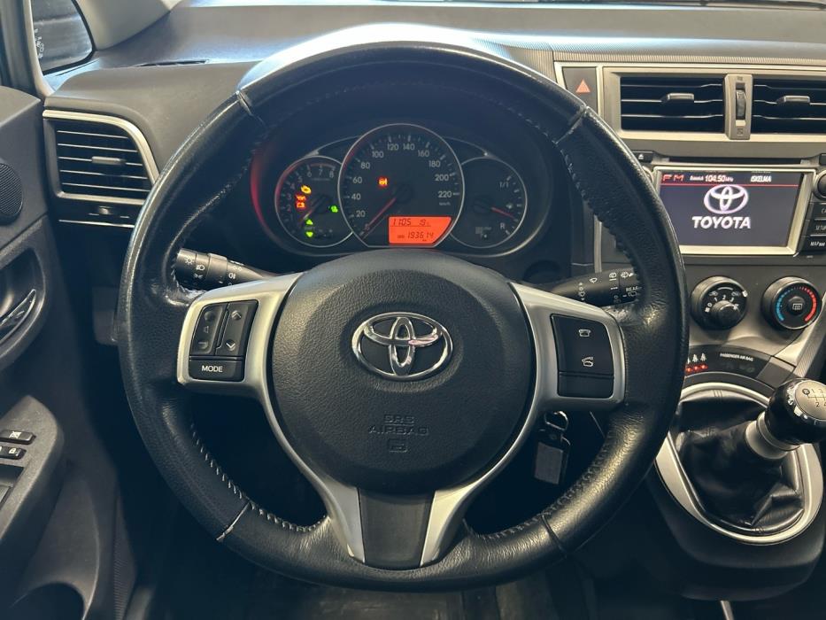 TOYOTA Verso-S 2012