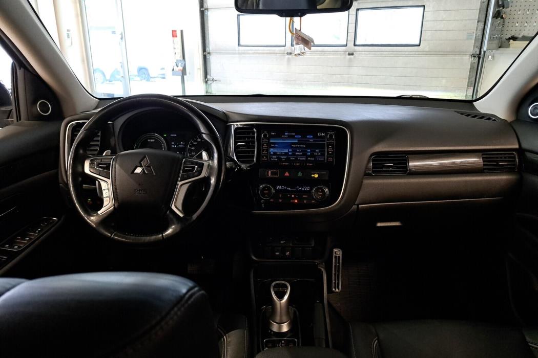 MITSUBISHI Outlander PHEV 2016