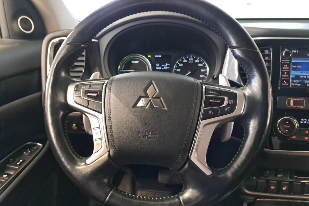 MITSUBISHI Outlander PHEV 2016