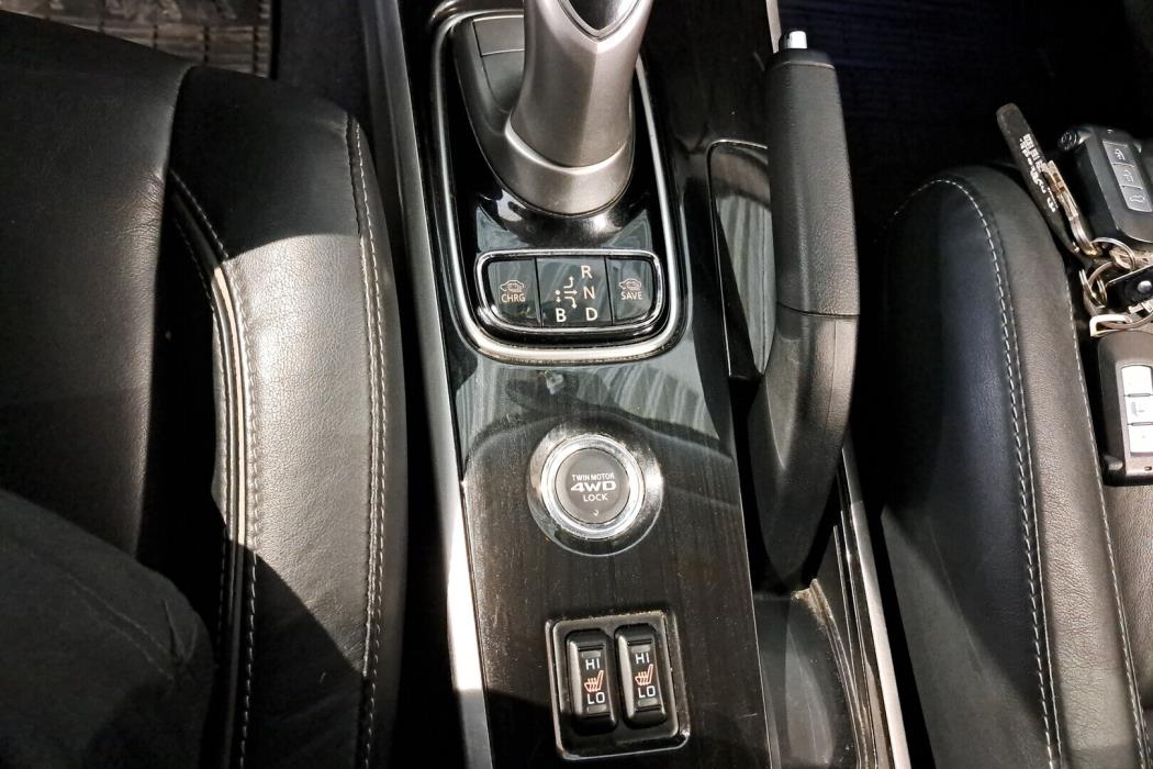 MITSUBISHI Outlander PHEV 2016