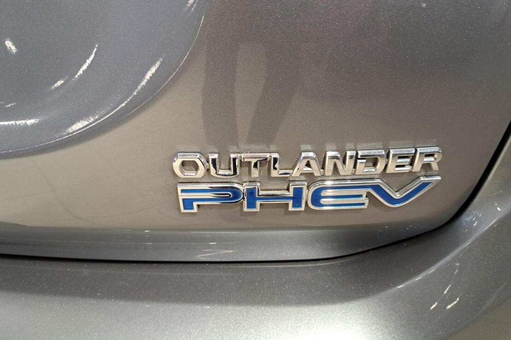 MITSUBISHI Outlander PHEV 2016