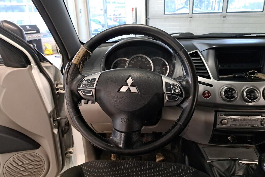 MITSUBISHI L200 2012