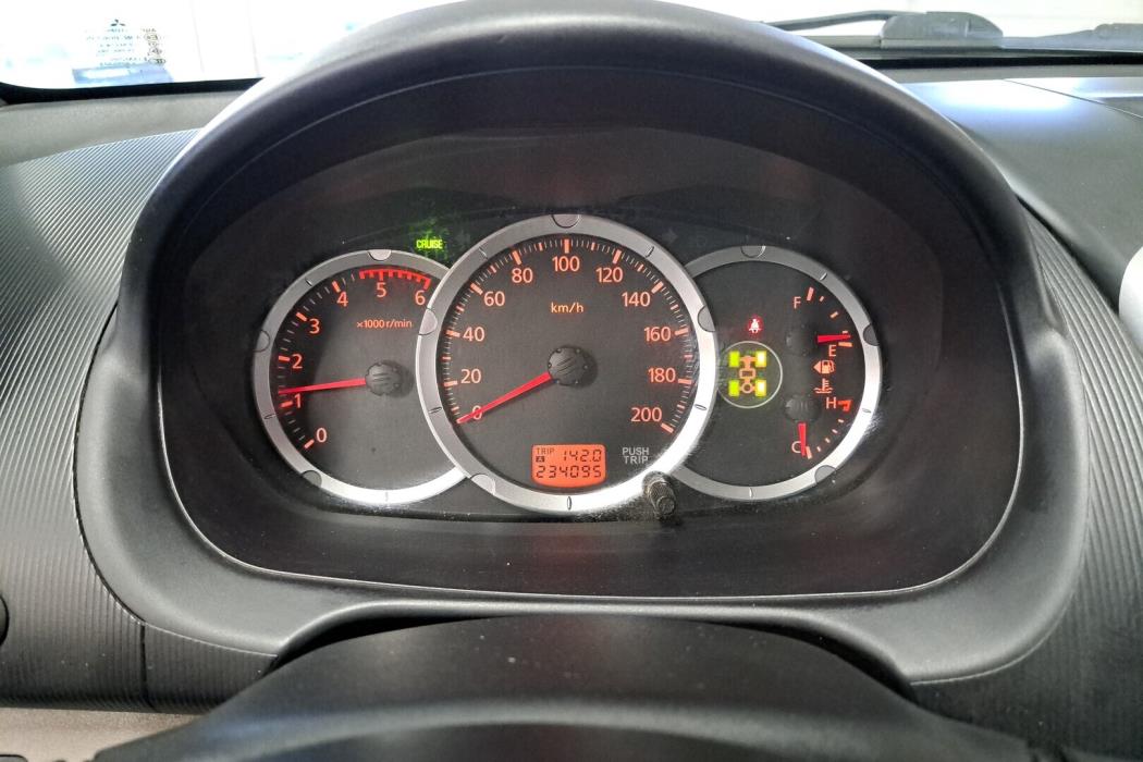 MITSUBISHI L200 2012