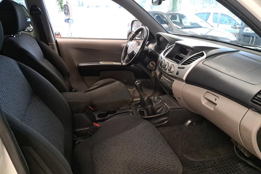 MITSUBISHI L200 2012