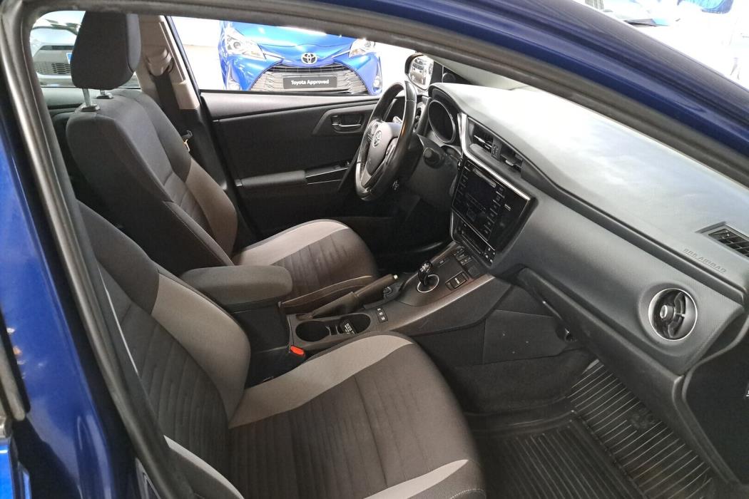 TOYOTA Auris 2017