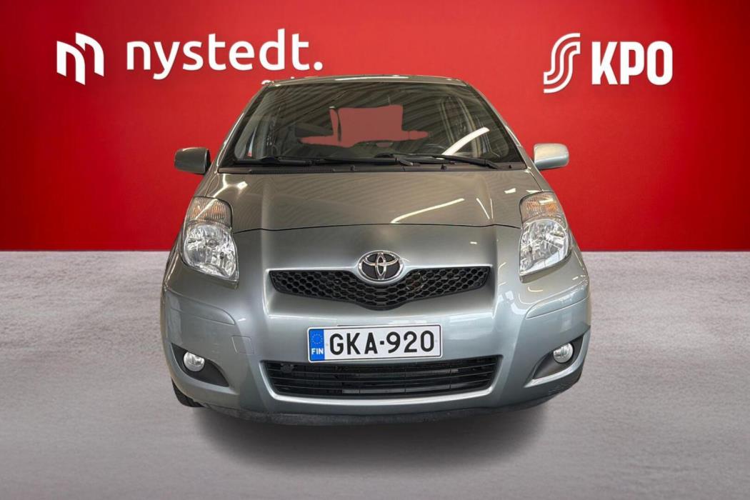 TOYOTA Yaris 2011