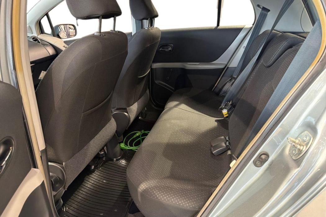 TOYOTA Yaris 2011
