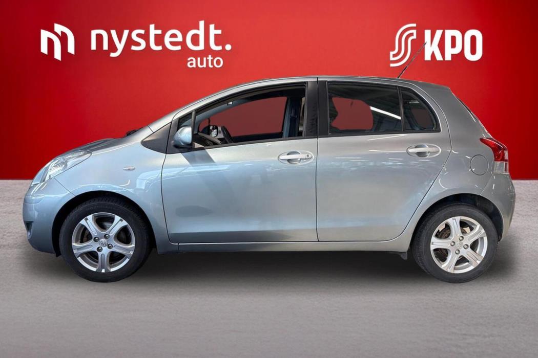 TOYOTA Yaris 2011