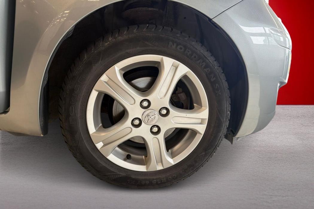 TOYOTA Yaris 2011