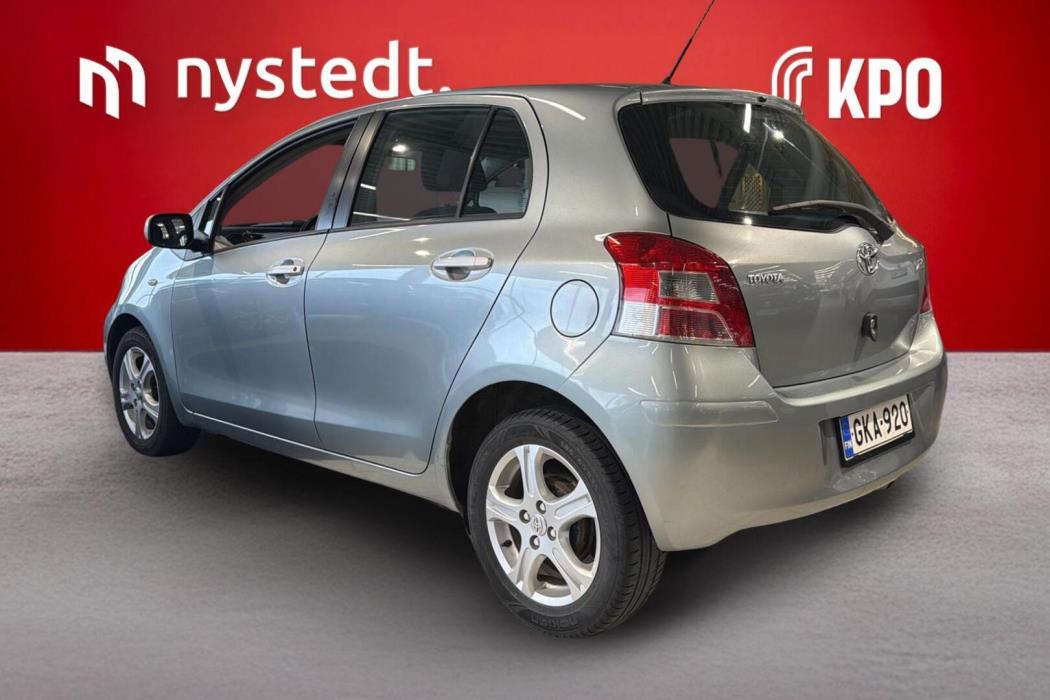 TOYOTA Yaris 2011