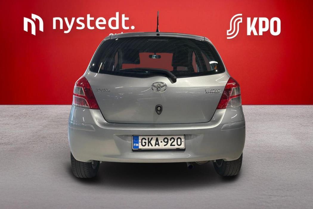 TOYOTA Yaris 2011
