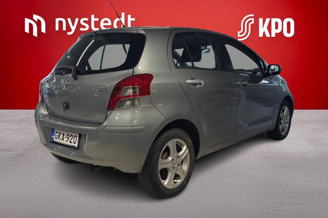 TOYOTA Yaris 2011