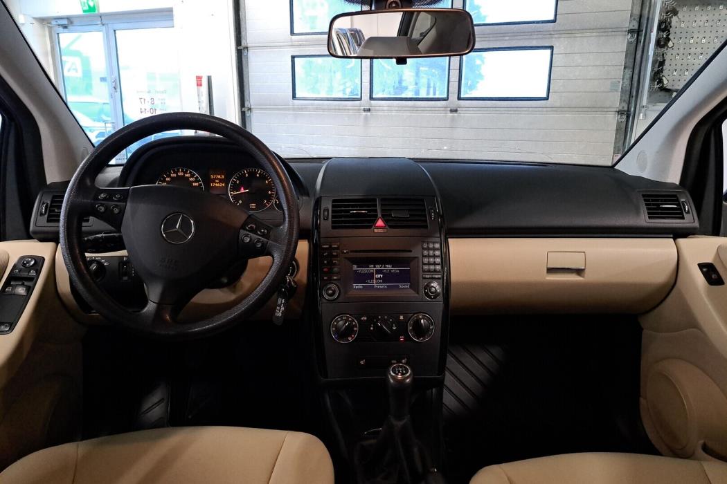 MERCEDES-BENZ A 2009