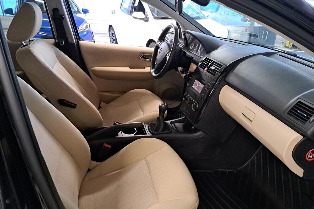 MERCEDES-BENZ A 2009