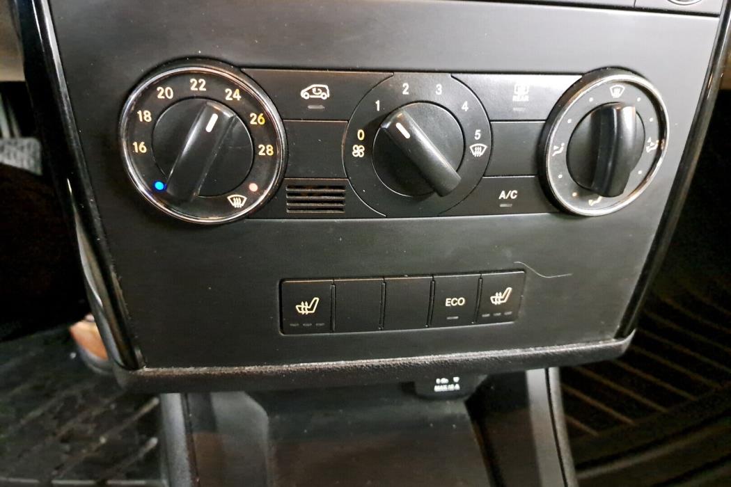 MERCEDES-BENZ A 2009