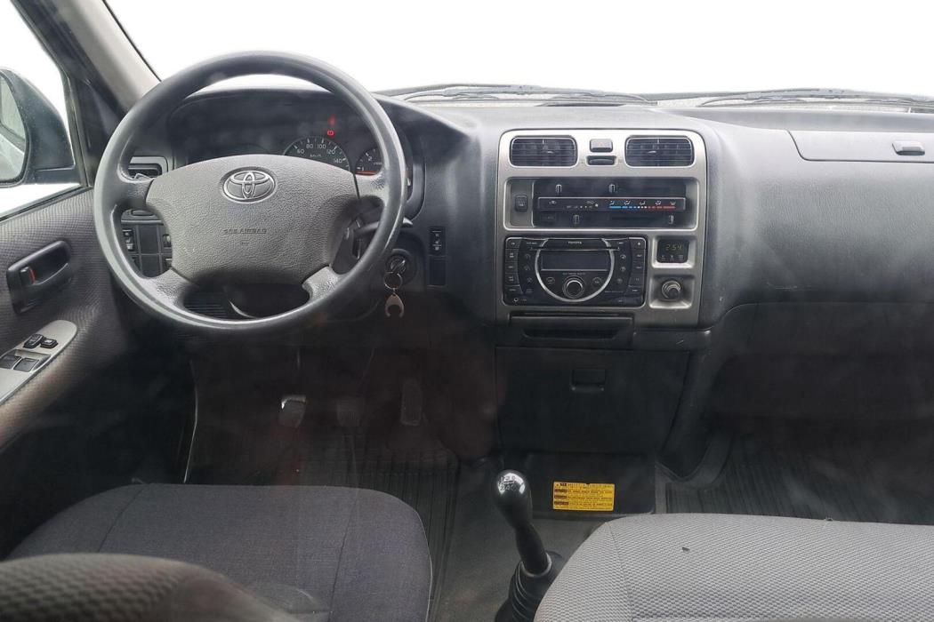 TOYOTA Hiace 2011
