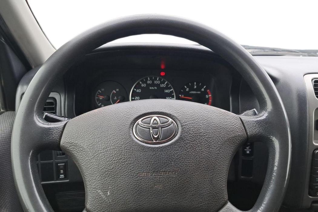 TOYOTA Hiace 2011