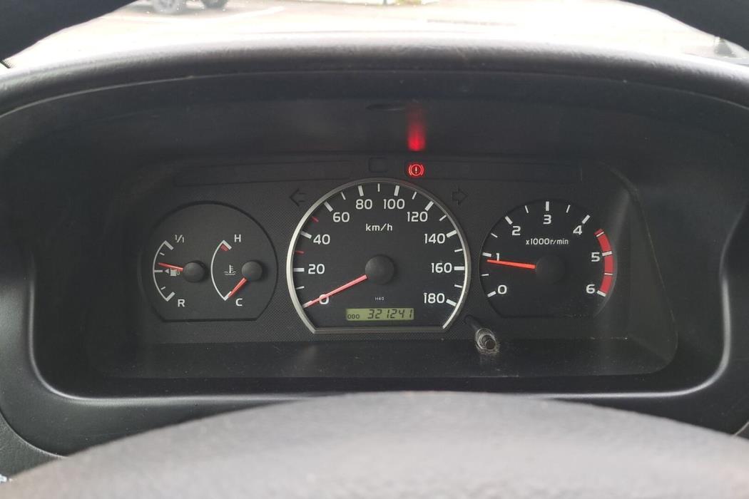 TOYOTA Hiace 2011
