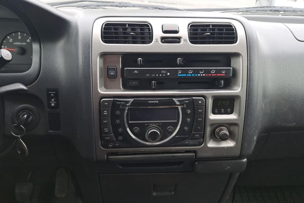 TOYOTA Hiace 2011