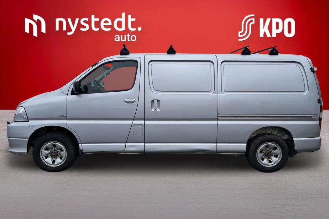 TOYOTA Hiace 2011