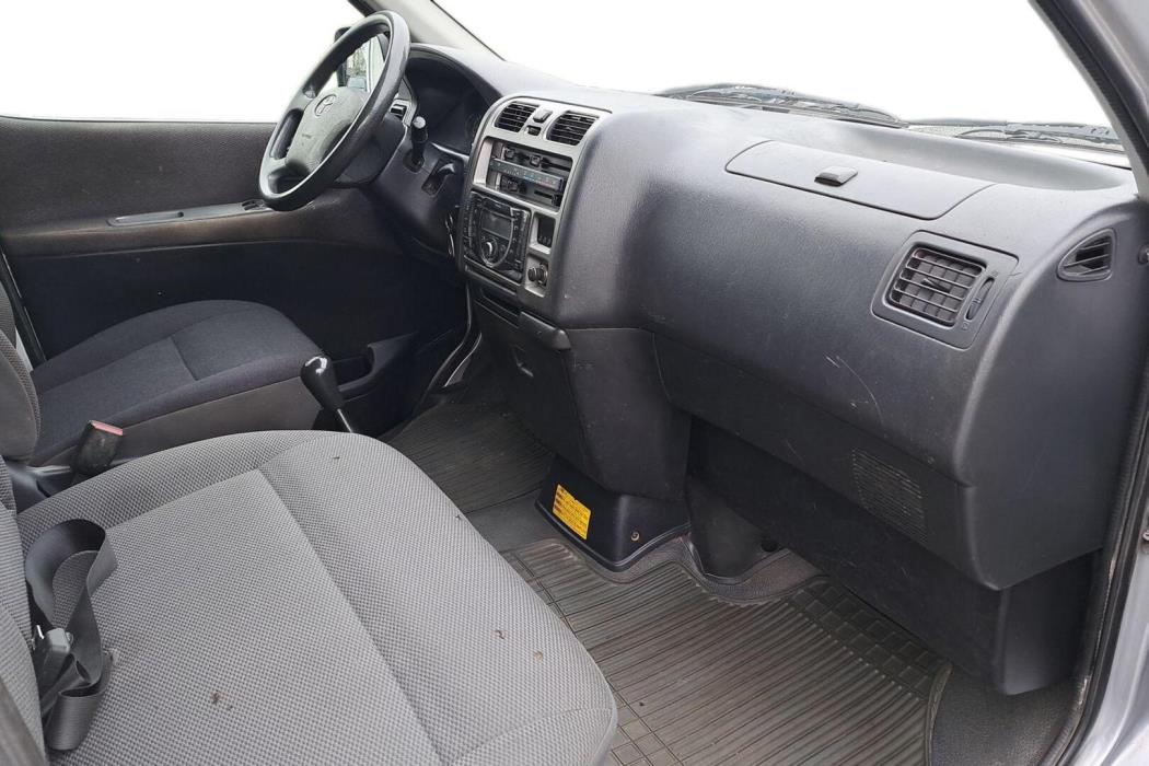 TOYOTA Hiace 2011