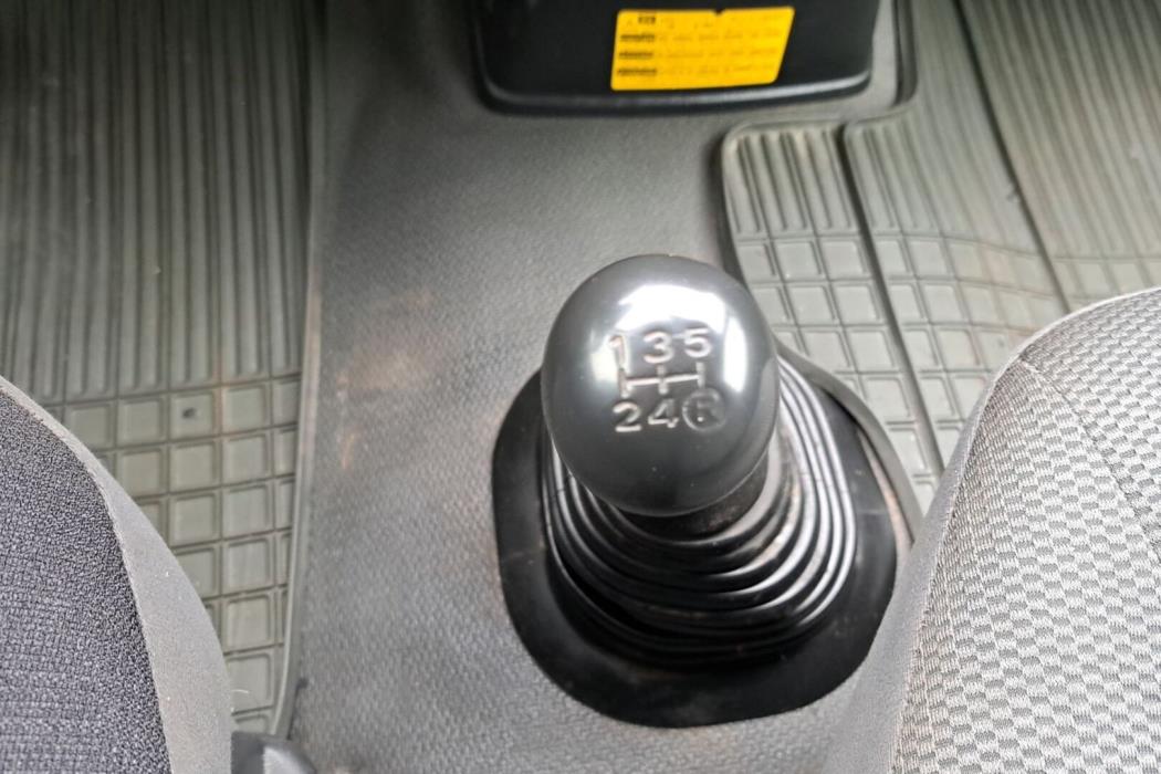TOYOTA Hiace 2011