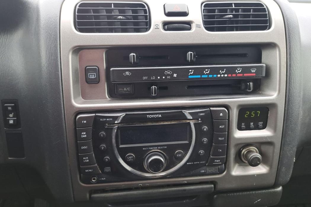 TOYOTA Hiace 2011