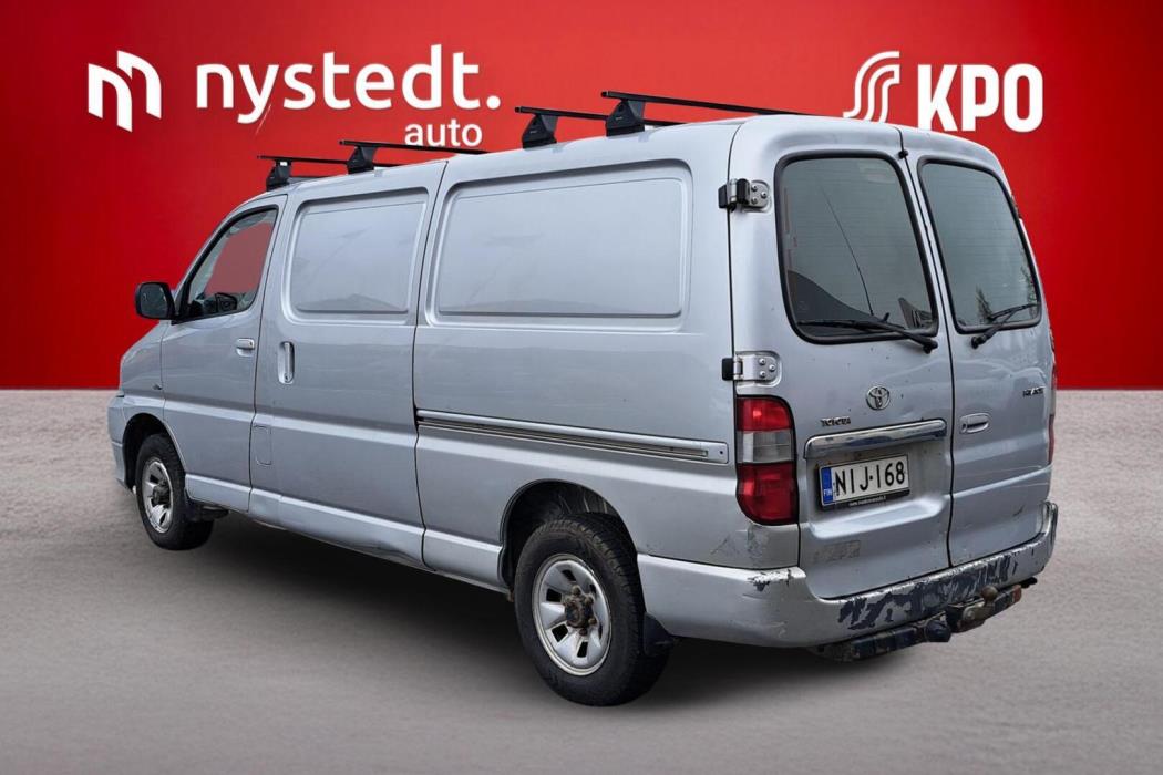 TOYOTA Hiace 2011