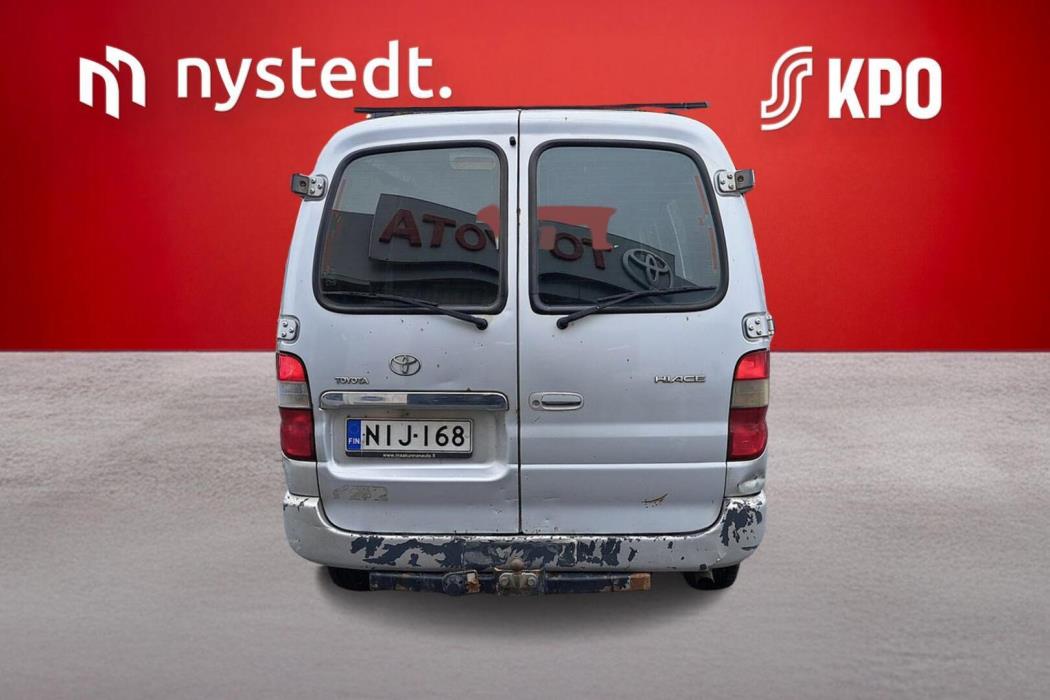 TOYOTA Hiace 2011