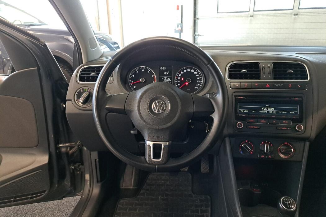 VOLKSWAGEN Polo 2012