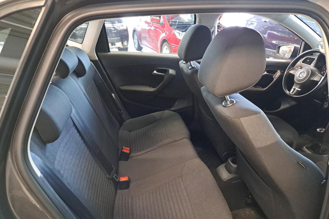 VOLKSWAGEN Polo 2012