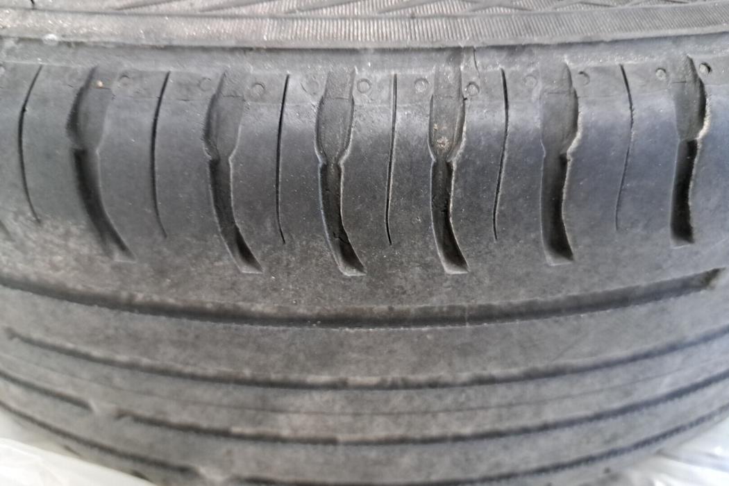 VOLKSWAGEN Polo 2012