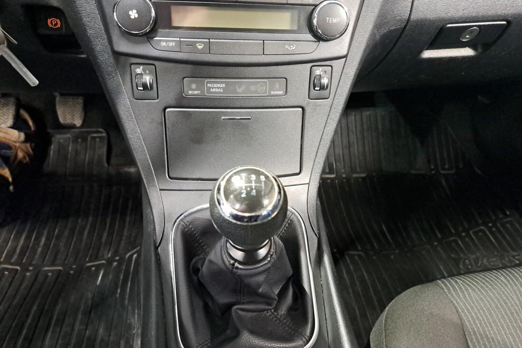 TOYOTA Avensis 2009