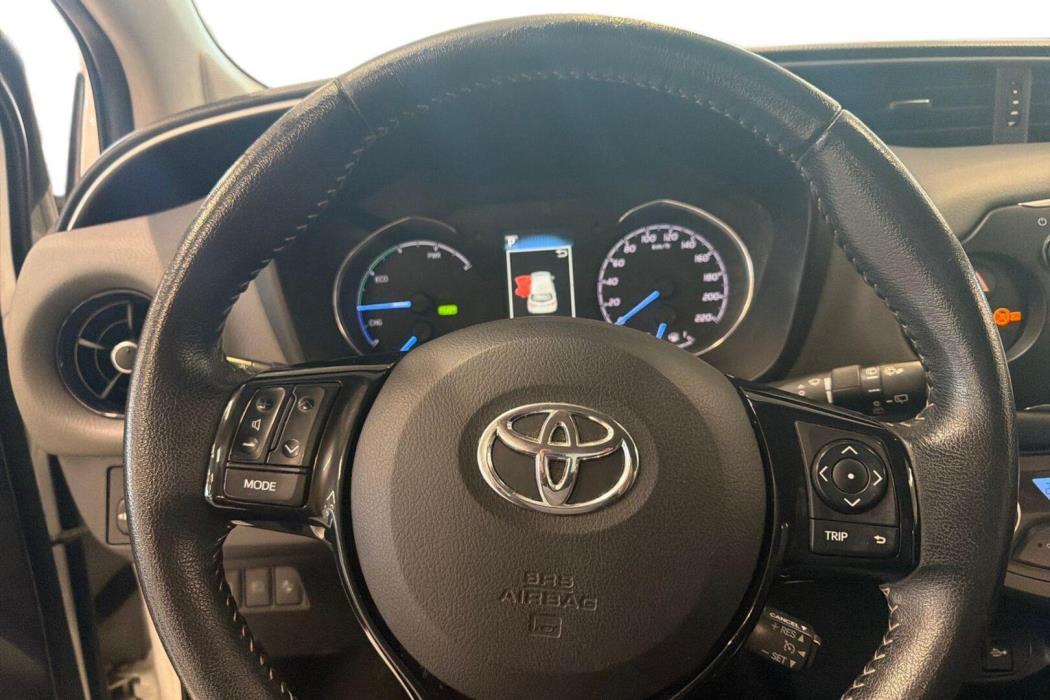 TOYOTA Yaris 2017