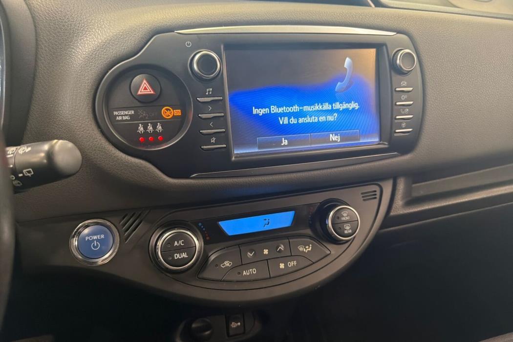 TOYOTA Yaris 2017