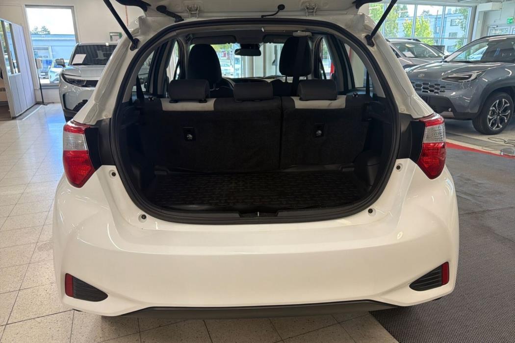 TOYOTA Yaris 2017