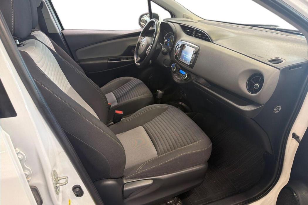 TOYOTA Yaris 2017