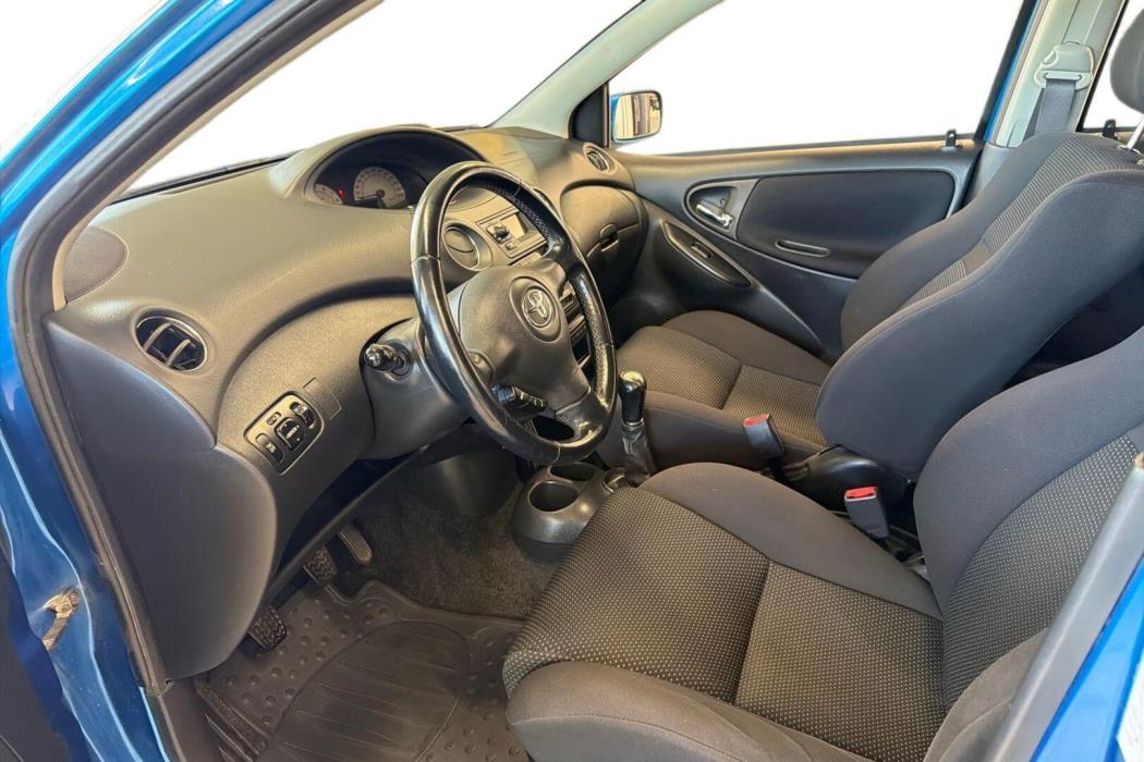 TOYOTA Yaris 2004