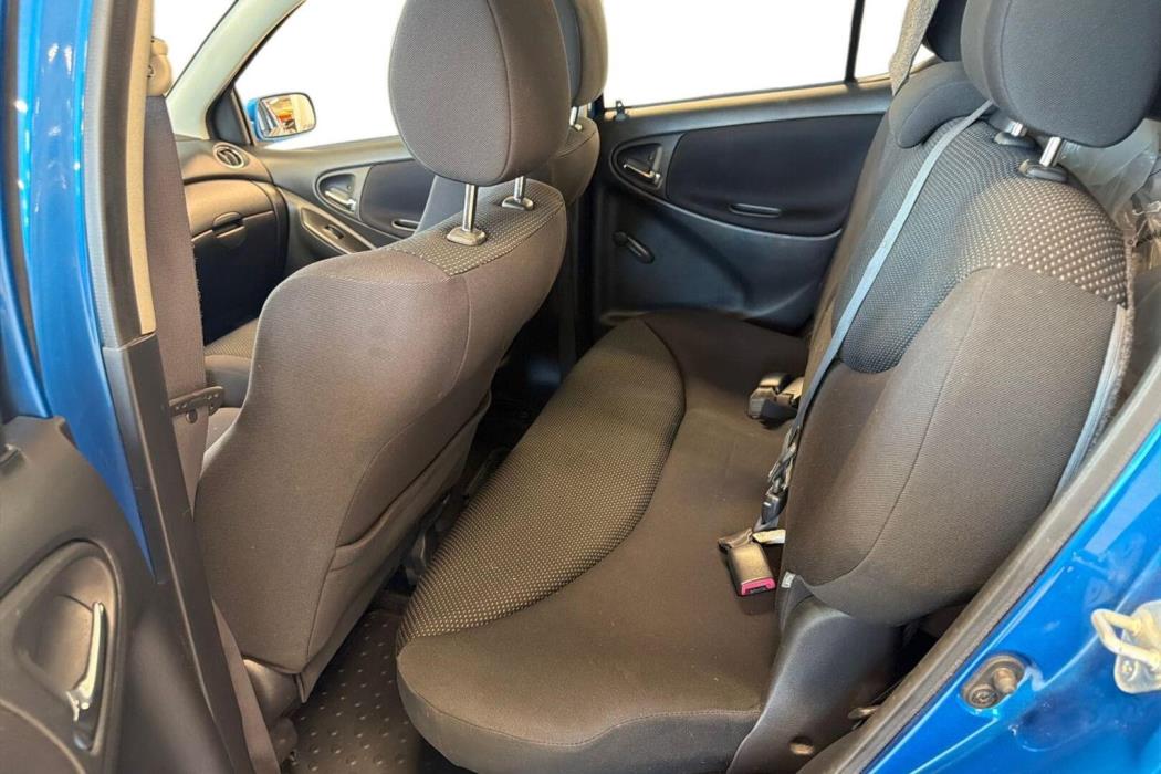 TOYOTA Yaris 2004