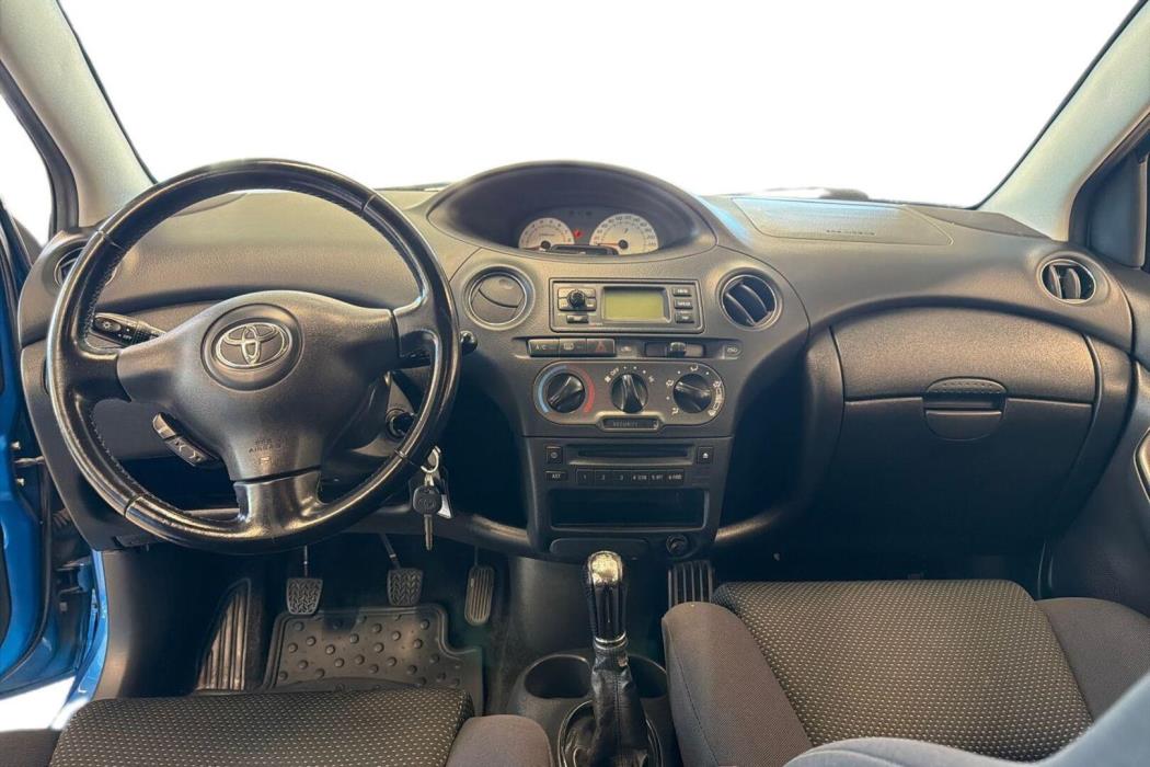 TOYOTA Yaris 2004