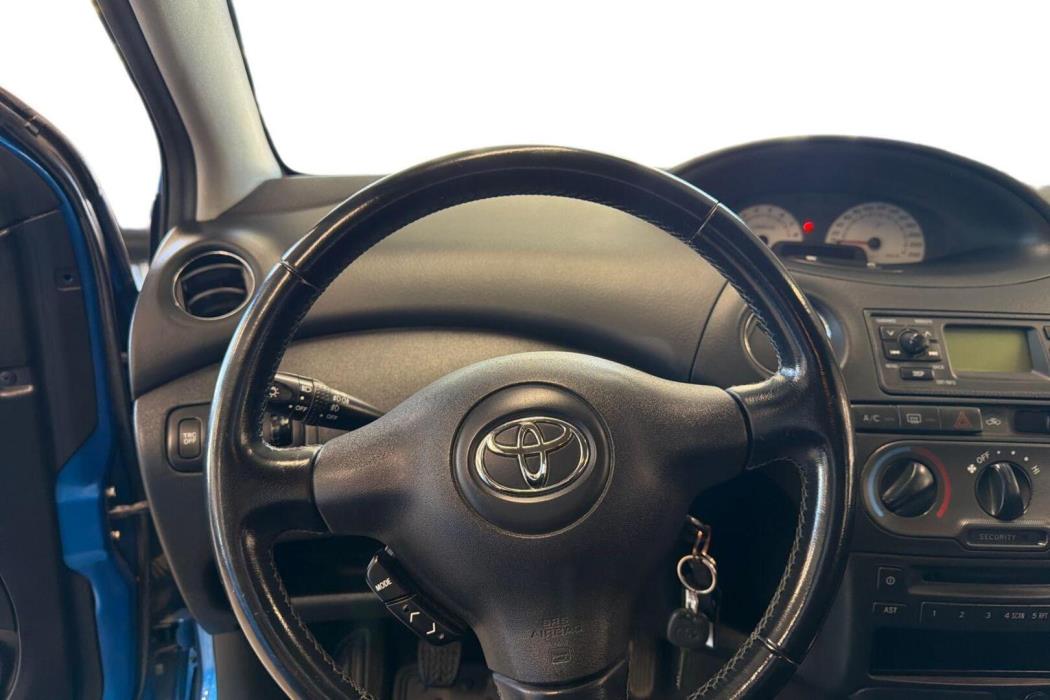 TOYOTA Yaris 2004