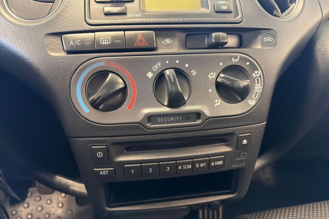 TOYOTA Yaris 2004