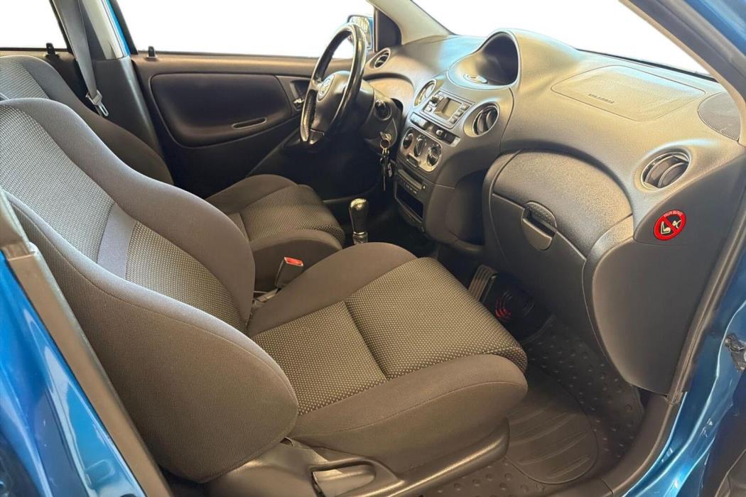 TOYOTA Yaris 2004